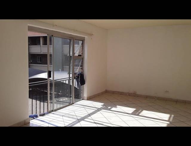 2 BEDROOM PROPERTY TO RENT IN ROOIHUISKRAAL NORTH